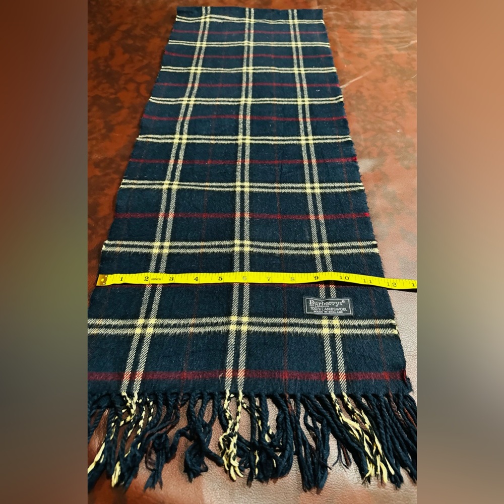 Burberry Vintage Navy, Cream & Red color Nova Check Wool Scarf. Unisex - Picture 6 of 9